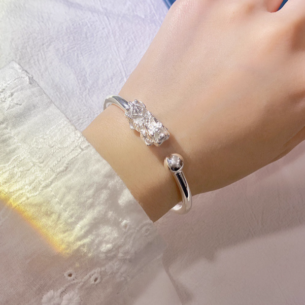 Silver better-designed vintage bracelet carved with Pi Xiu