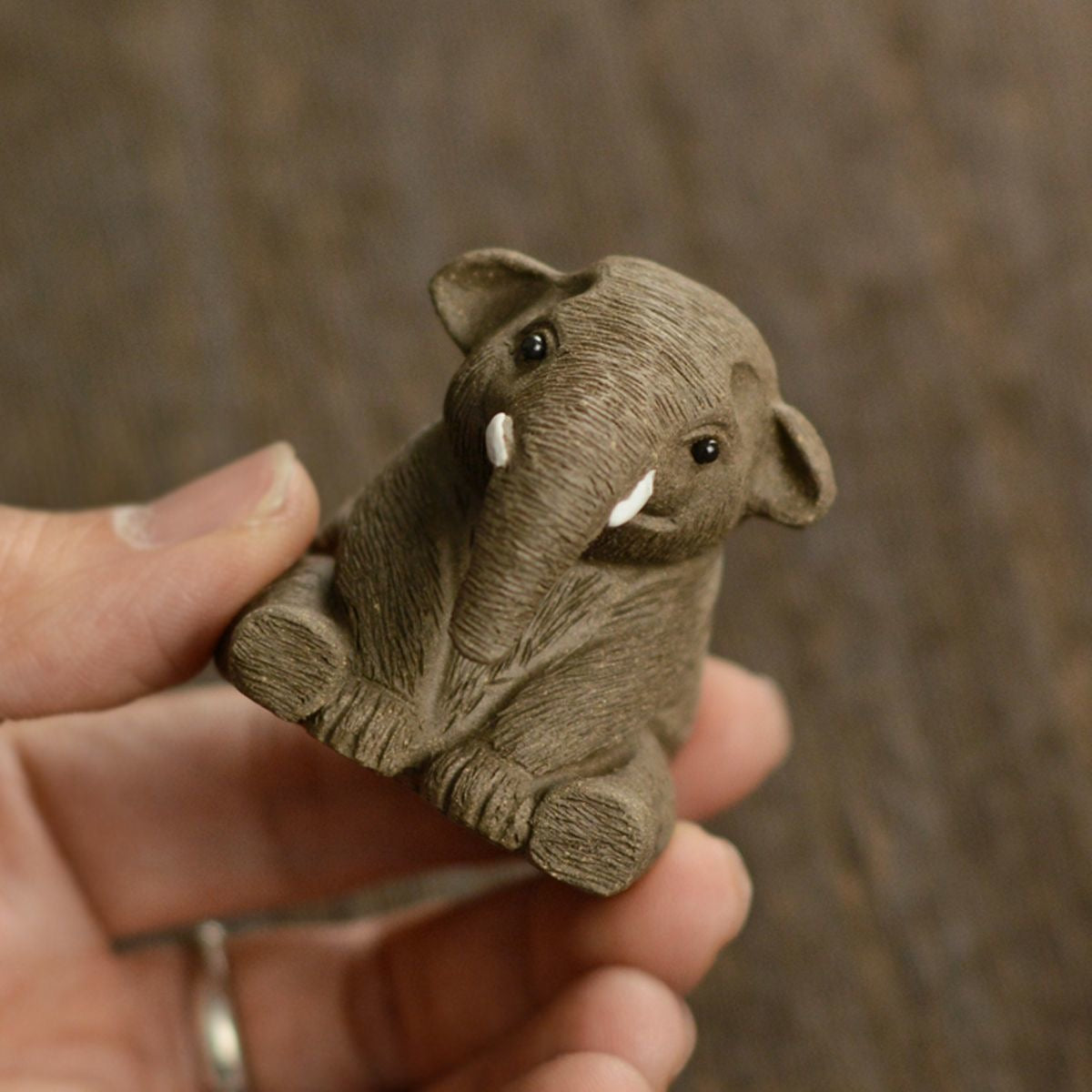 Yixing purple sand auspicious small elephant raw ore blue plaster decoration all pure handmade sculpture tea pet