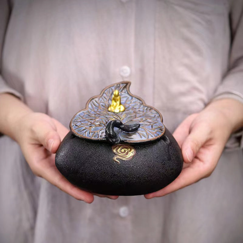 Chinese vintage Chinese style ceramic ashtray with lid