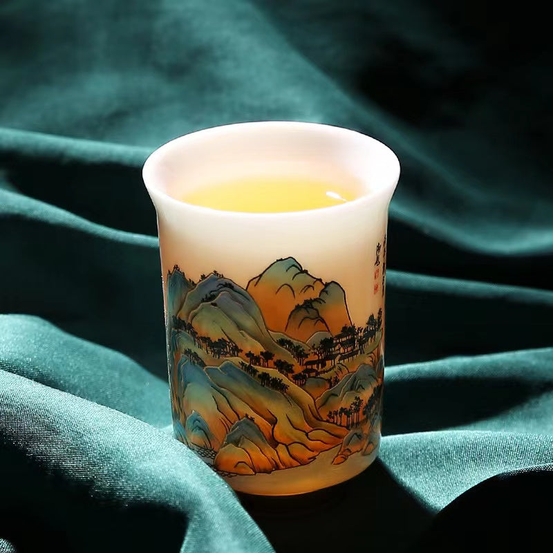 Thousands of miles of rivers and mountains Sheep fat jade Tea cup